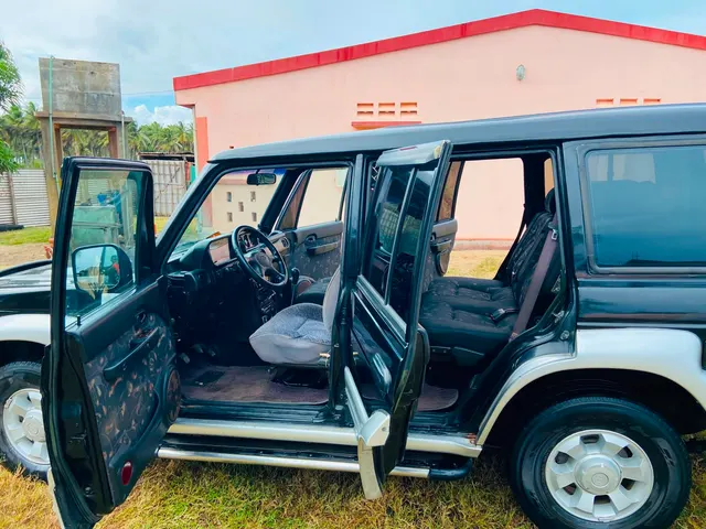 Hyundai Galloper 4x4 — doors open