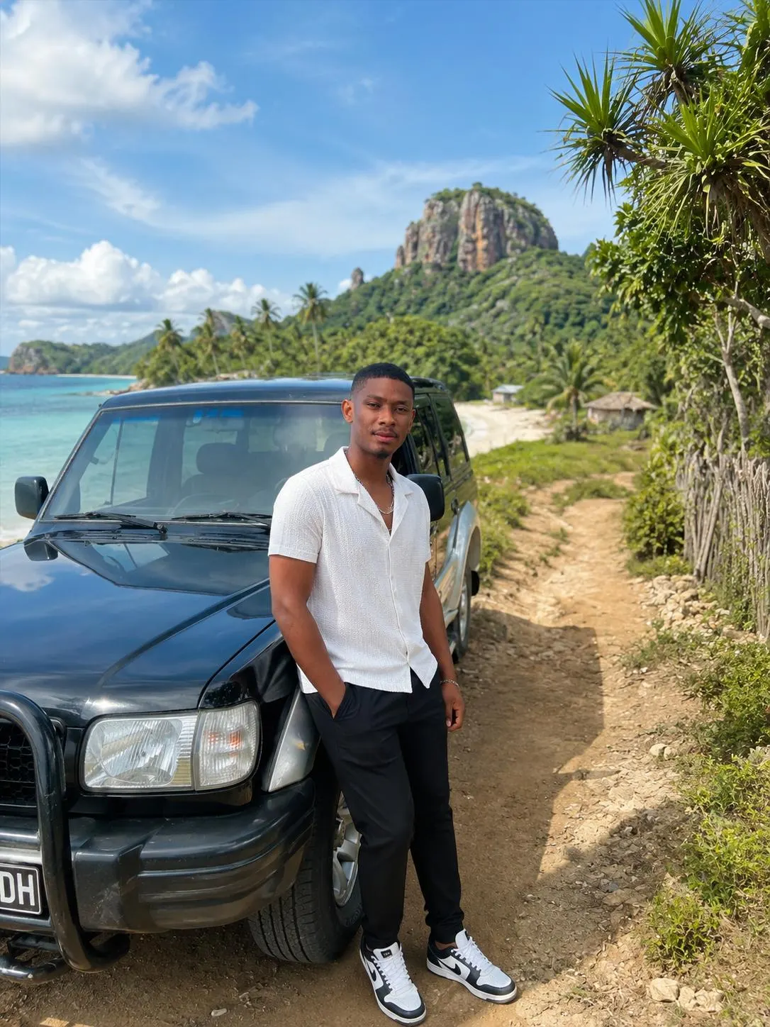 Kada and the Galloper above a turquoise bay